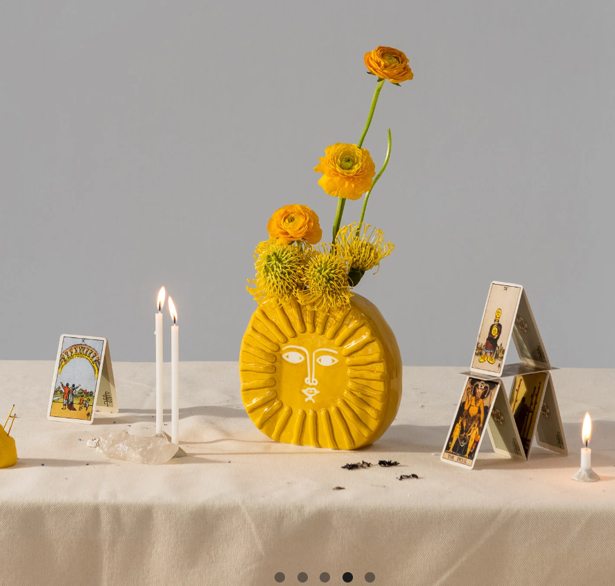 Vaso in ceramica a forma di Sole Giallo