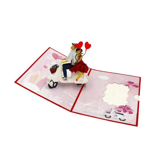 Biglietto Augurale Origami Innamorati in Vespa